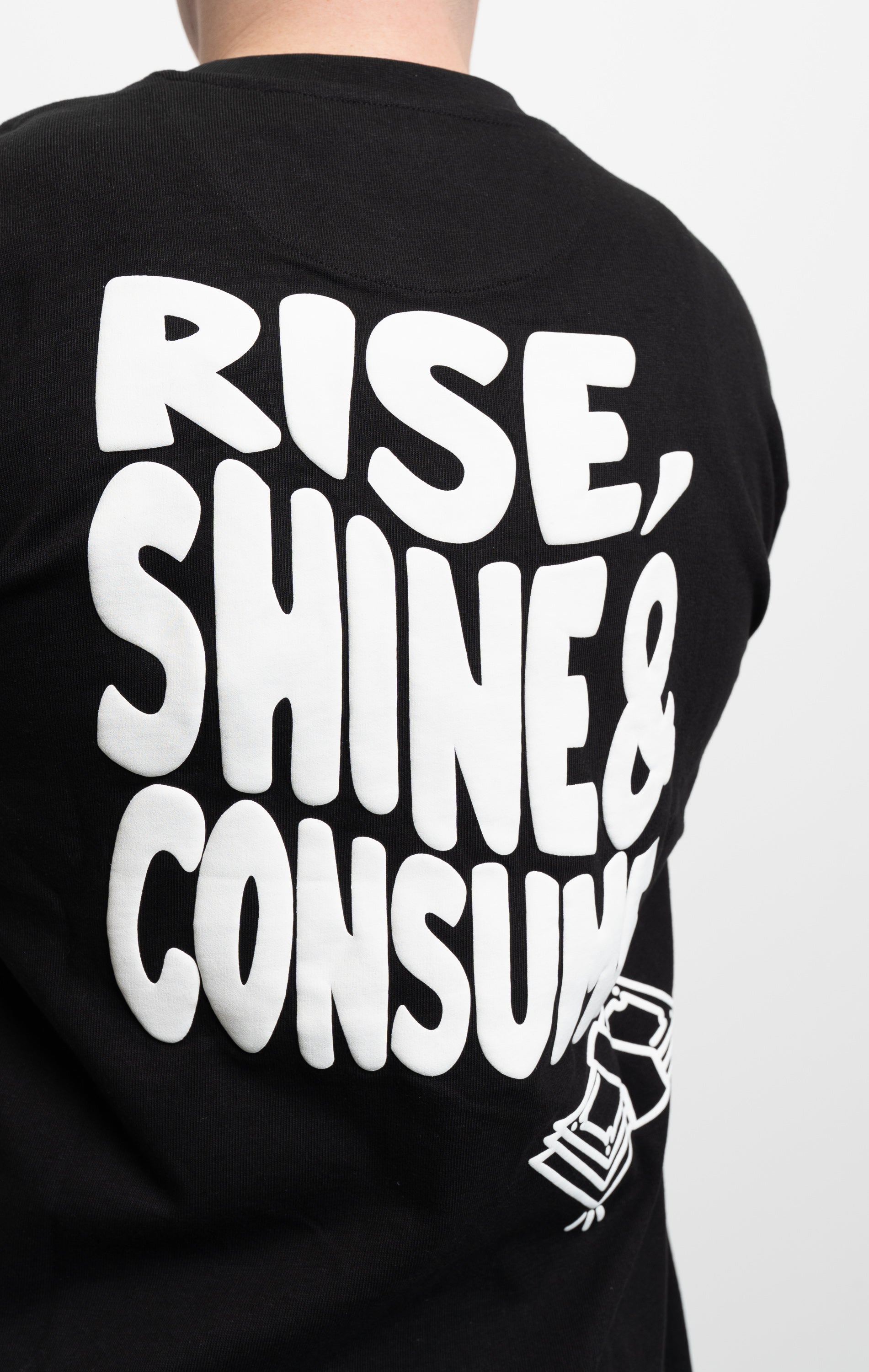 BLACK RISE TEE