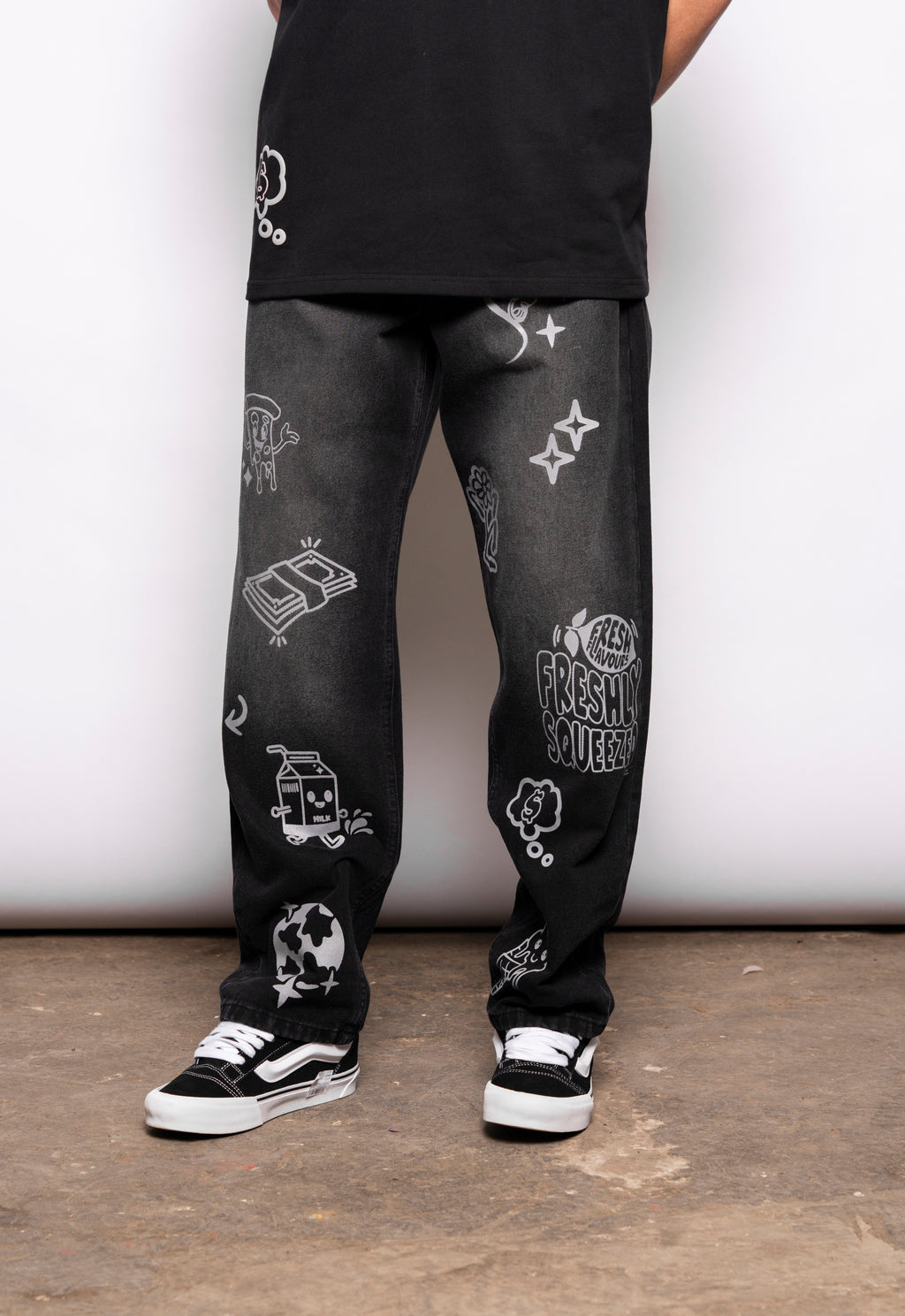 BLACK SMALL GRAFFITI JEAN