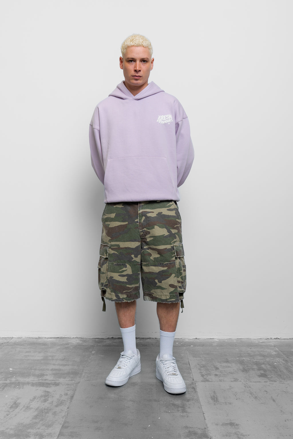 DISTRESSED CAMO SHORT