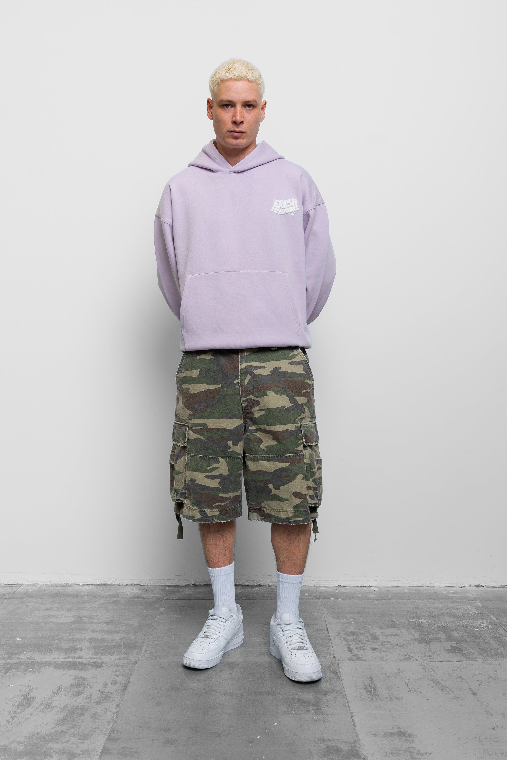 DISTRESSED CAMO SHORT