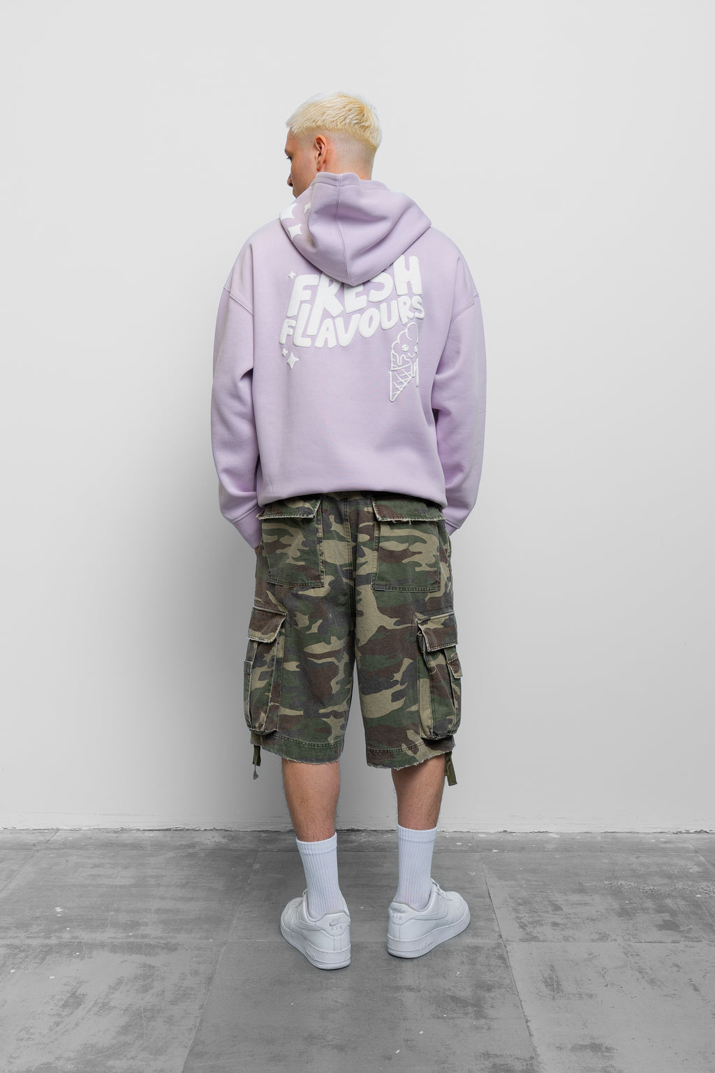DISTRESSED CAMO SHORT