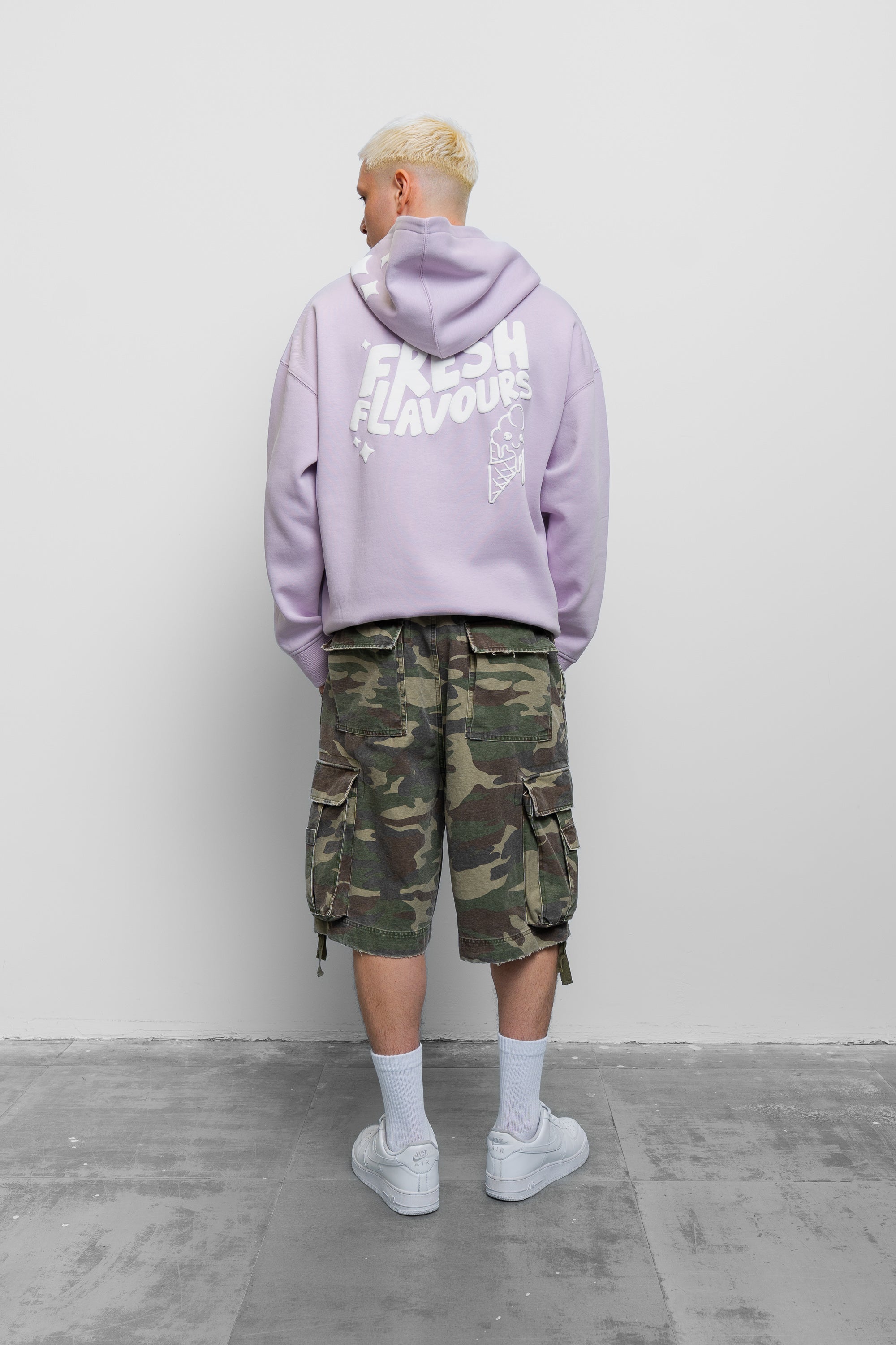 DISTRESSED CAMO SHORT