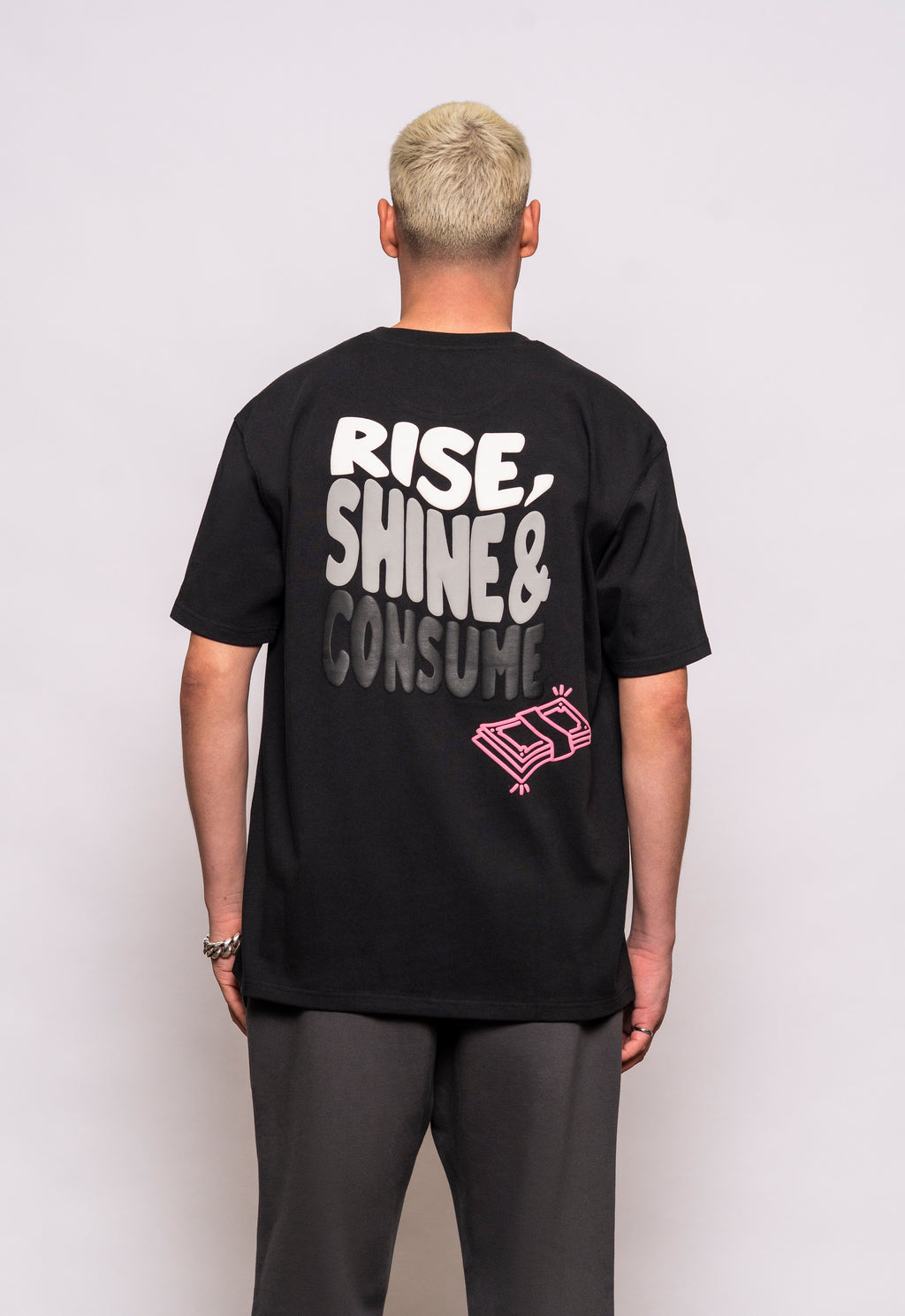 BLACK RISE TEE