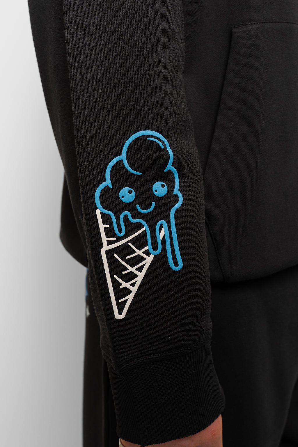 BLACK FRESH FLAVOURS HOODIE