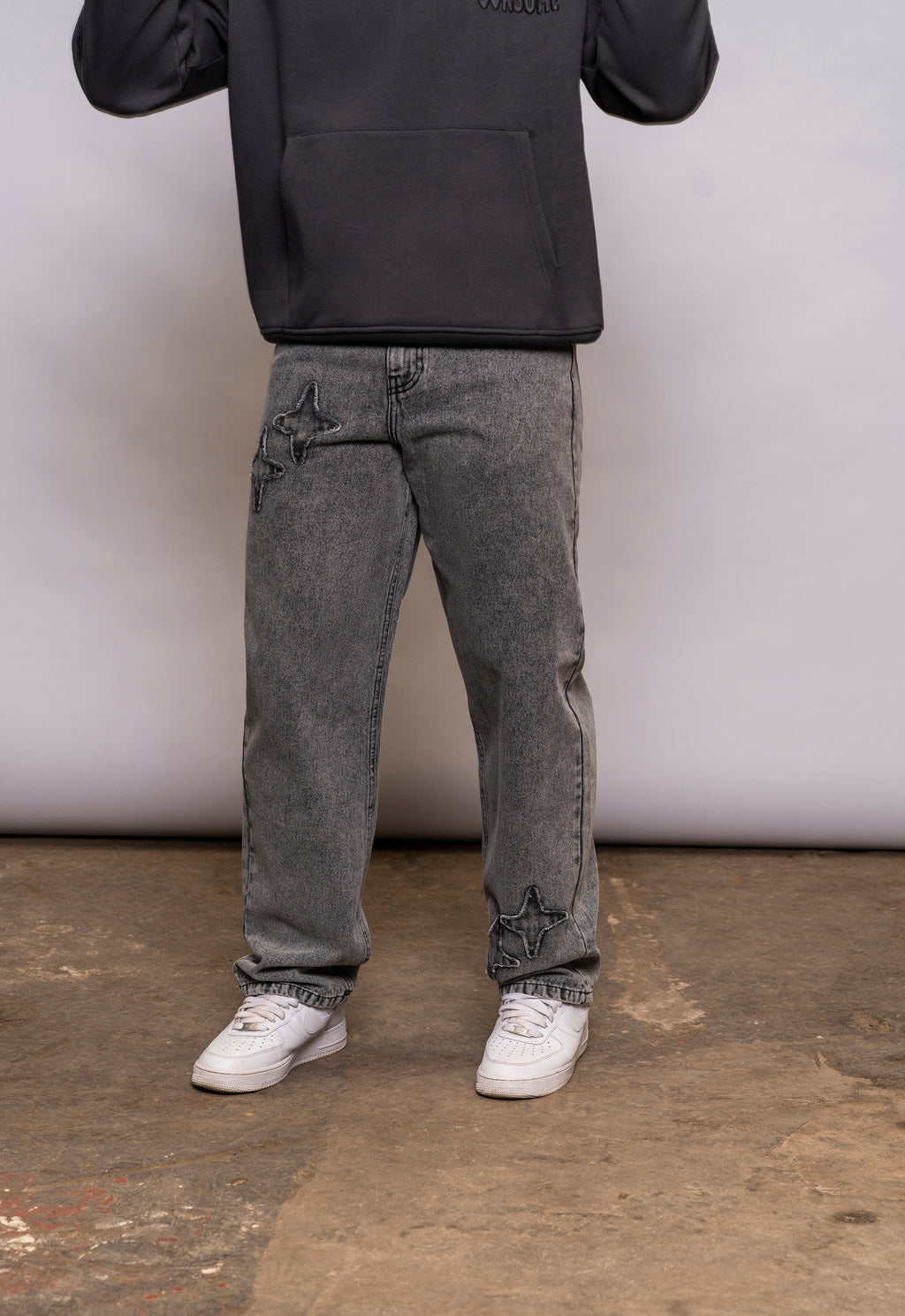 GREY STAR APPLIQUE JEAN