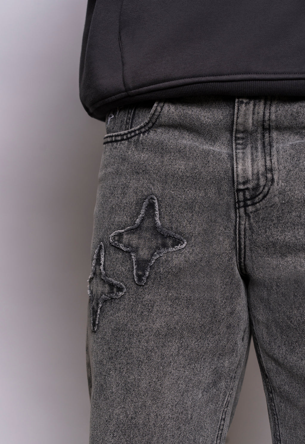 GREY STAR APPLIQUE JEAN
