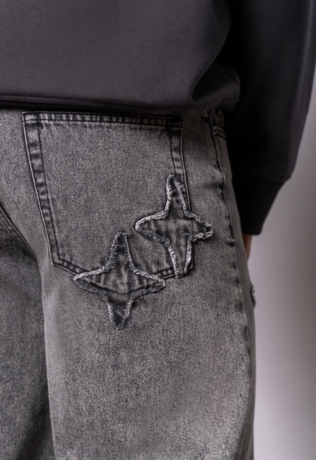 GREY STAR APPLIQUE JEAN