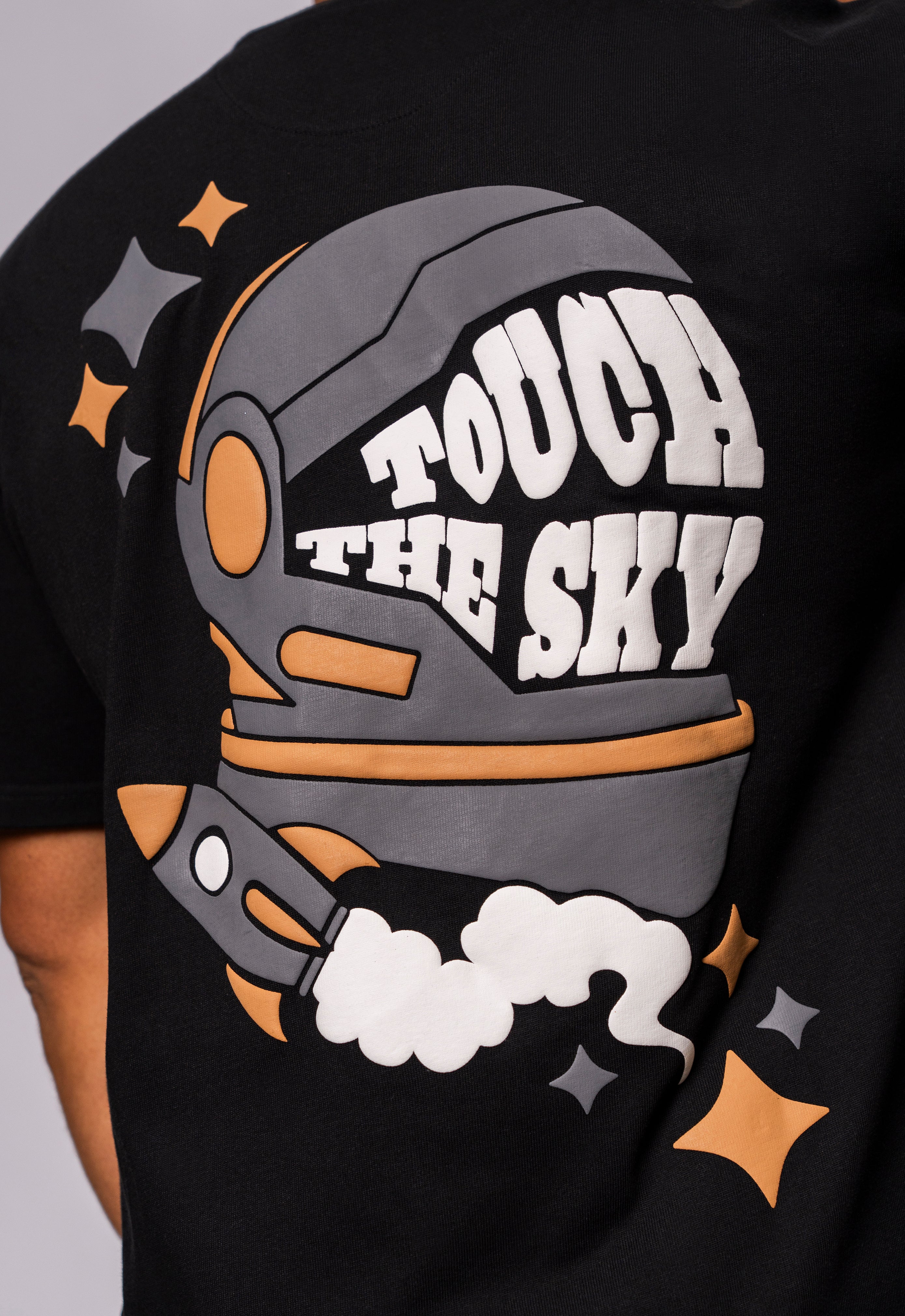 BLACK TOUCH THE SKY TEE