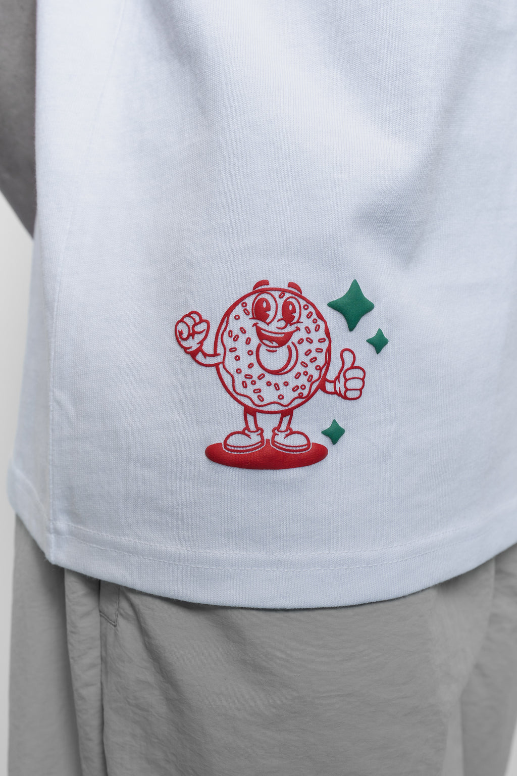 WHITE WONDOUGHFUL TEE