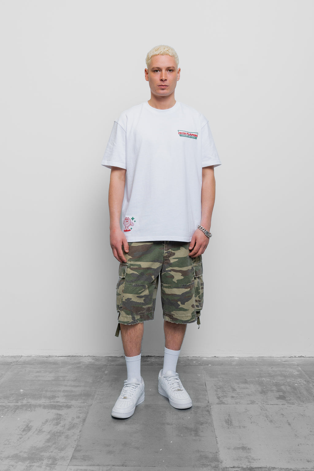 WHITE WONDOUGHFUL TEE