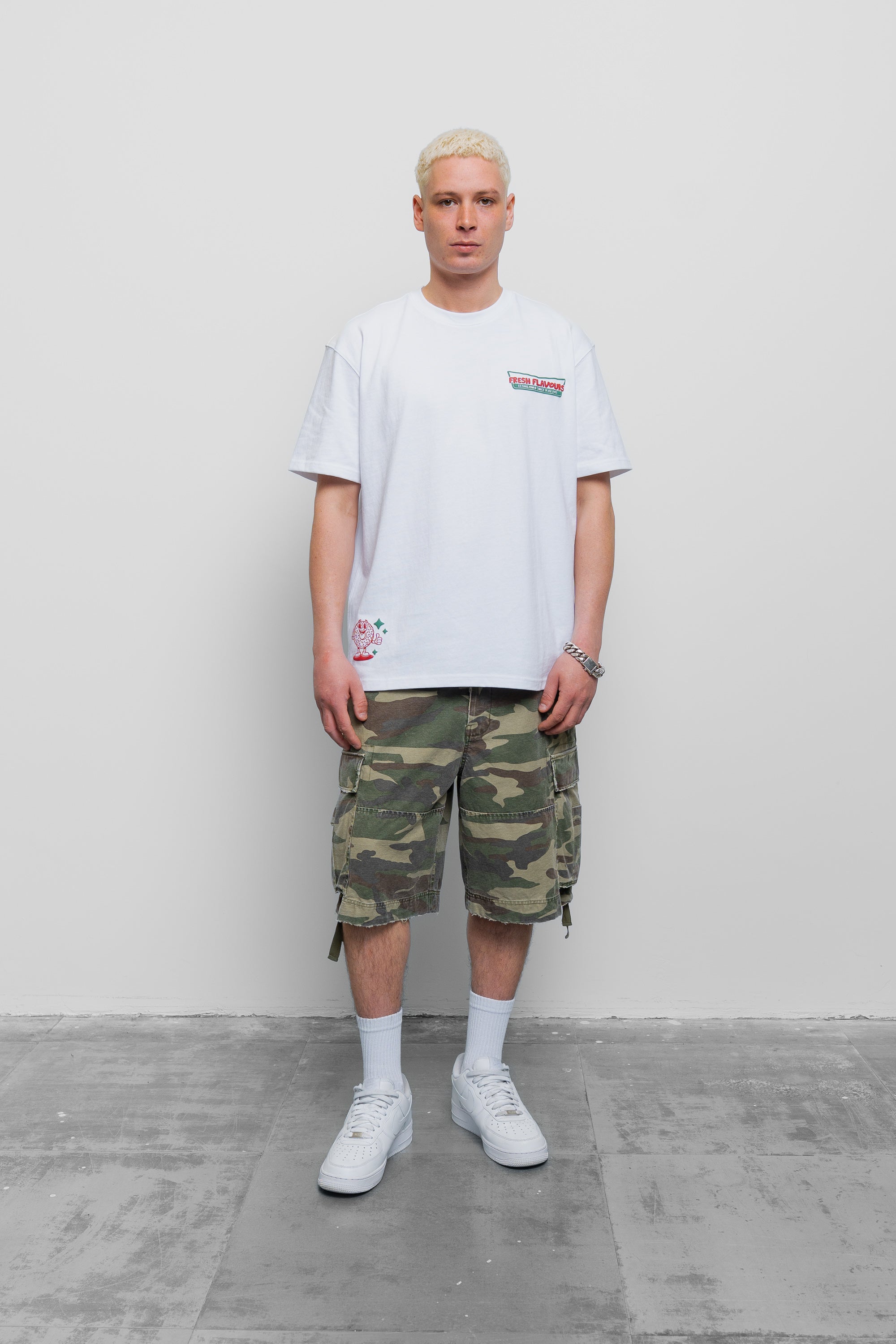 WHITE WONDOUGHFUL TEE
