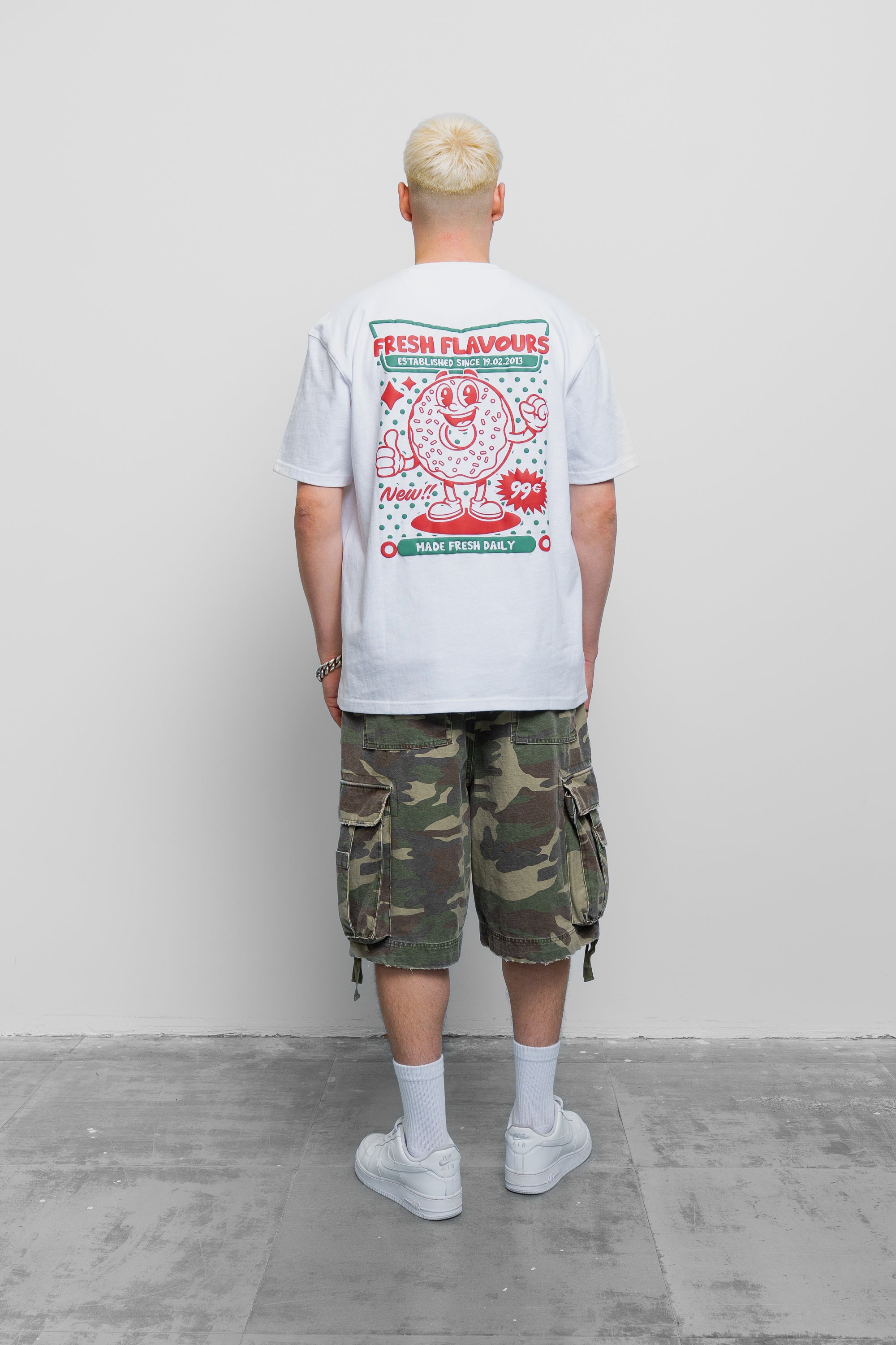 WHITE WONDOUGHFUL TEE