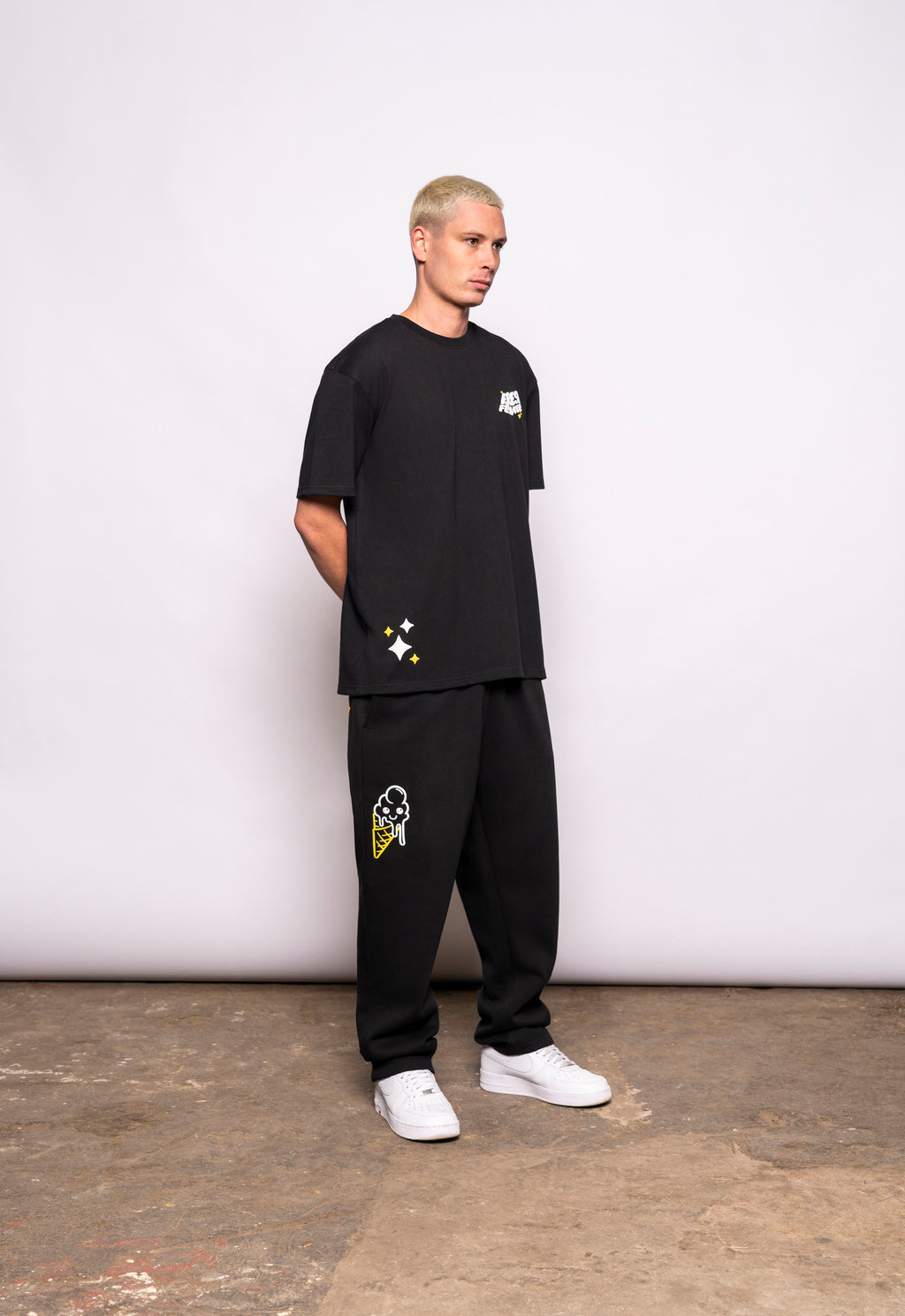 BLACK/WHITE FRESH FLAVOURS TEE