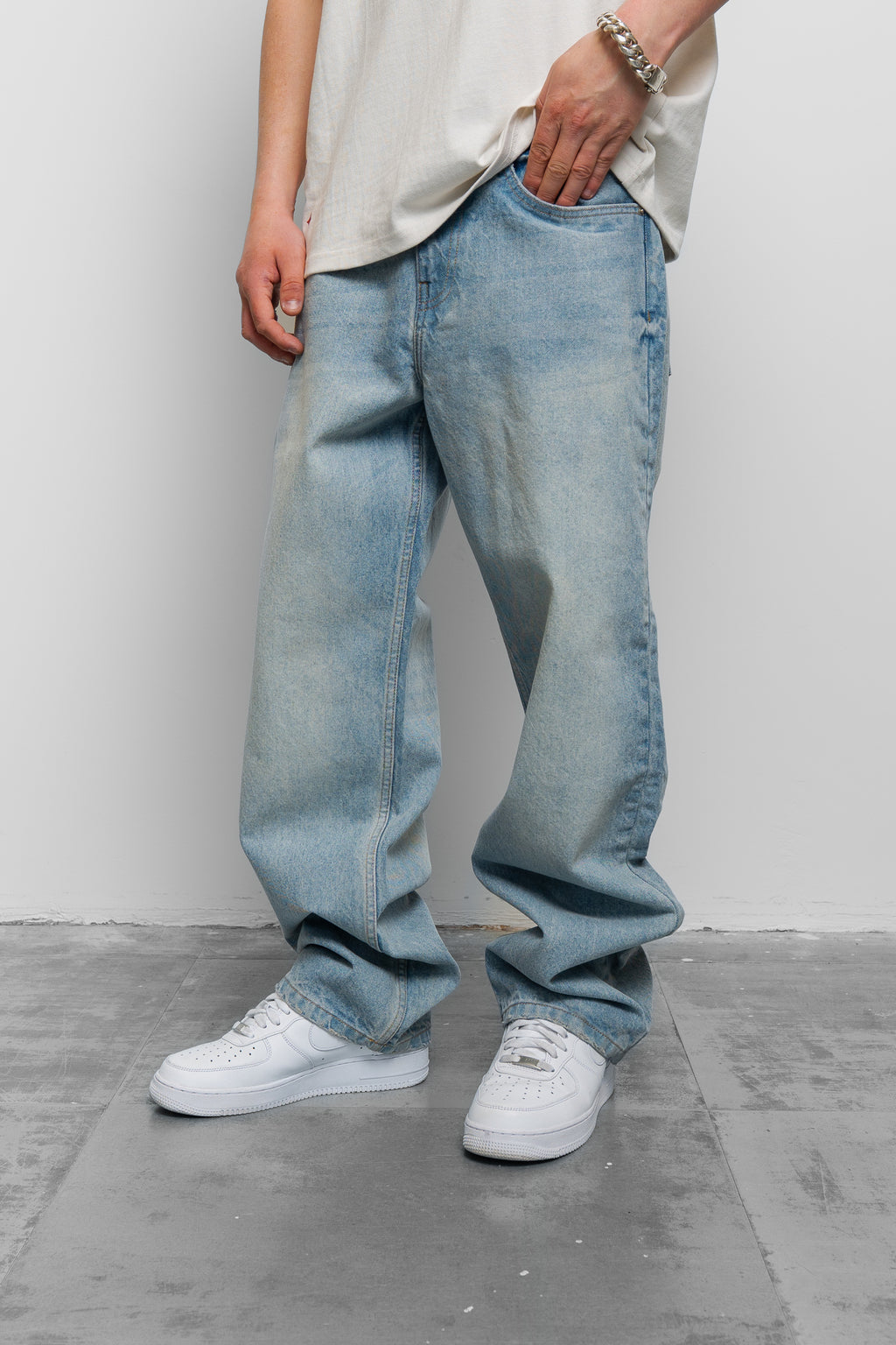BLUE RELAXED EMBOSSED JEAN