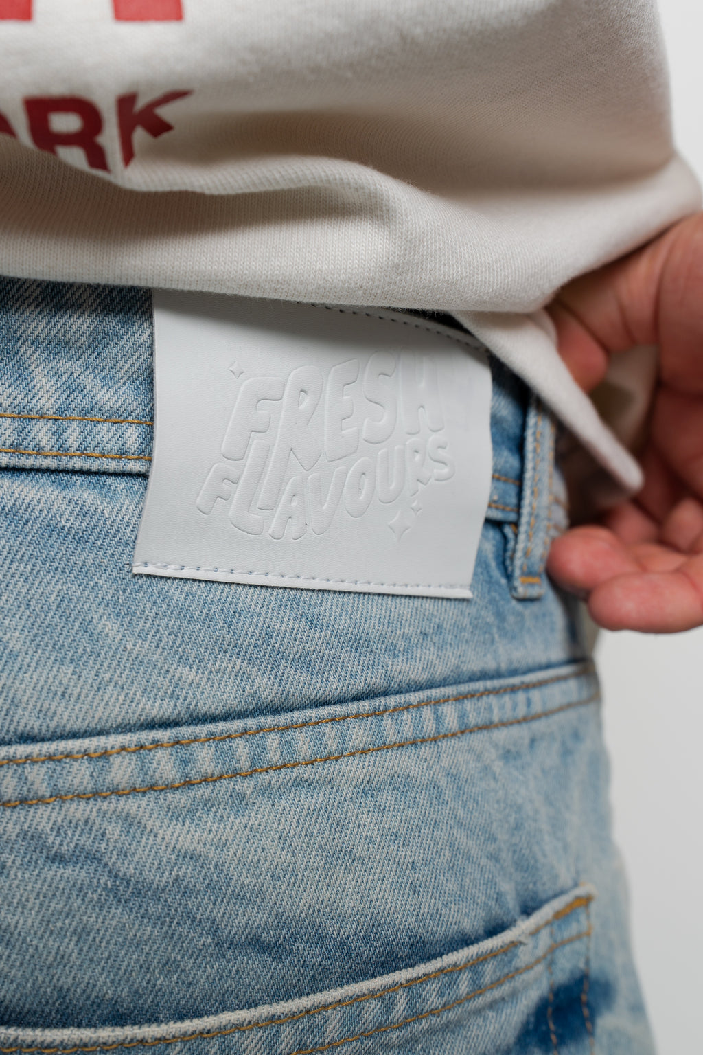 BLUE RELAXED EMBOSSED JEAN