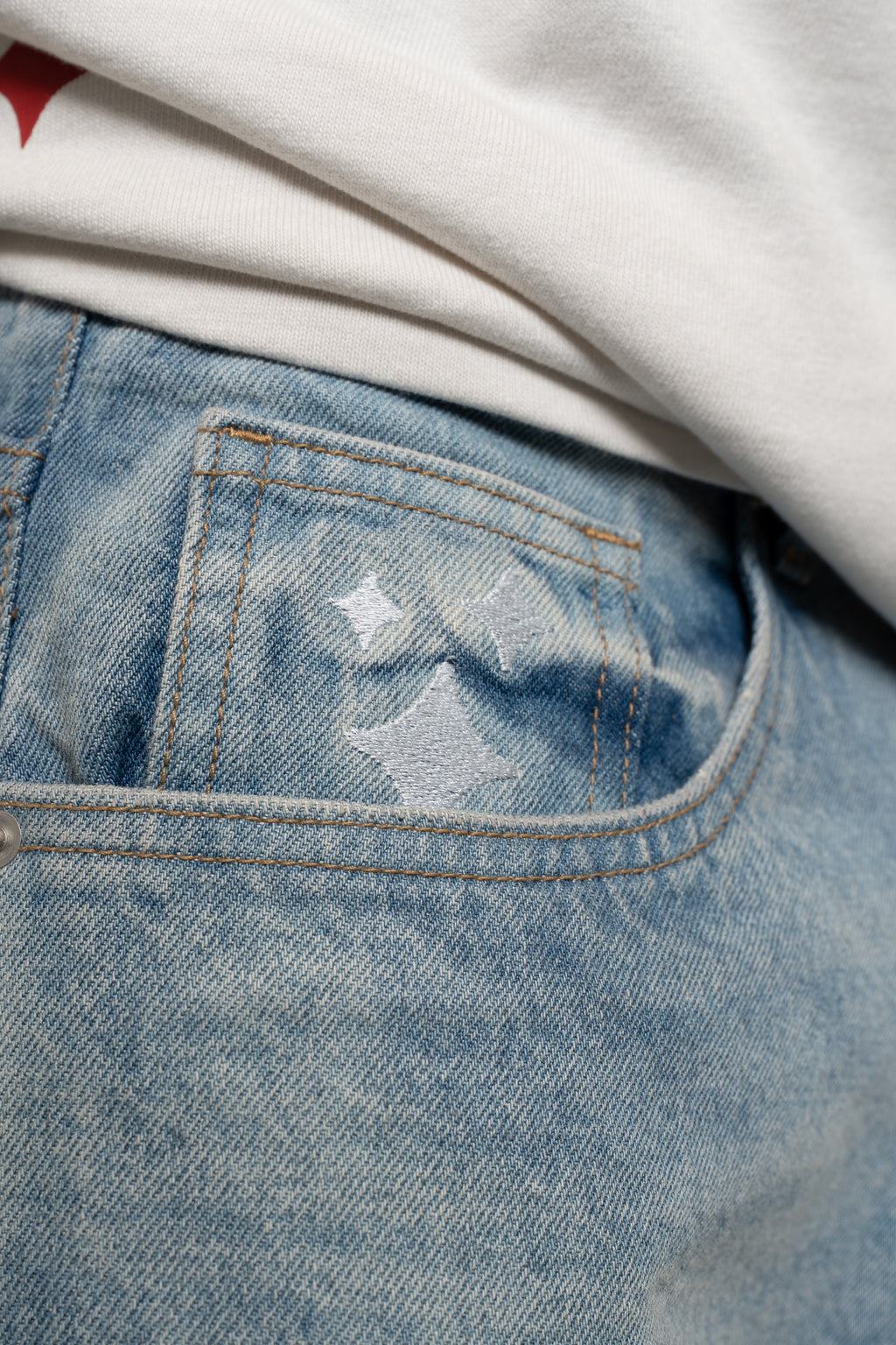 BLUE RELAXED EMBOSSED JEAN