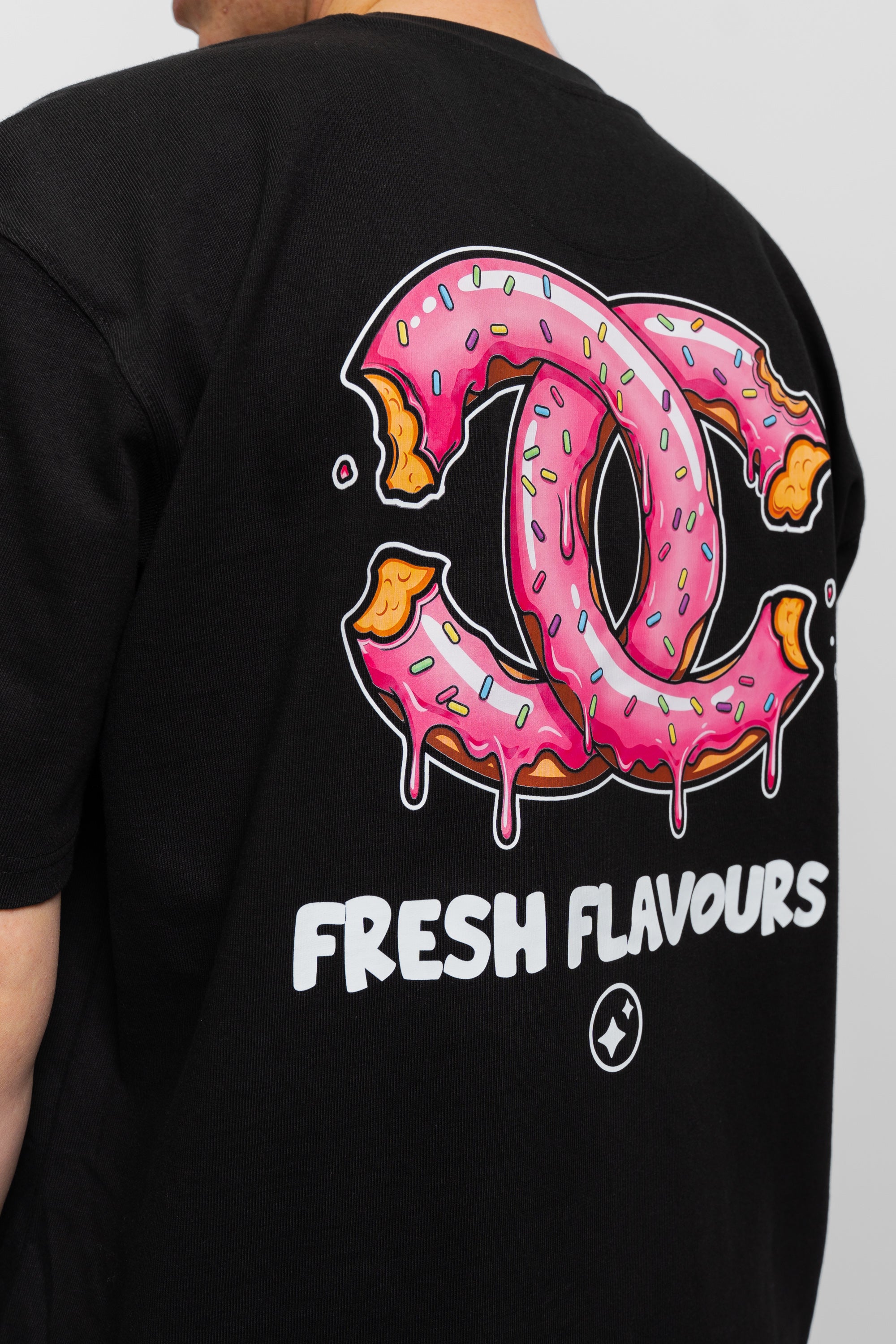 BLACK CHOMP TEE