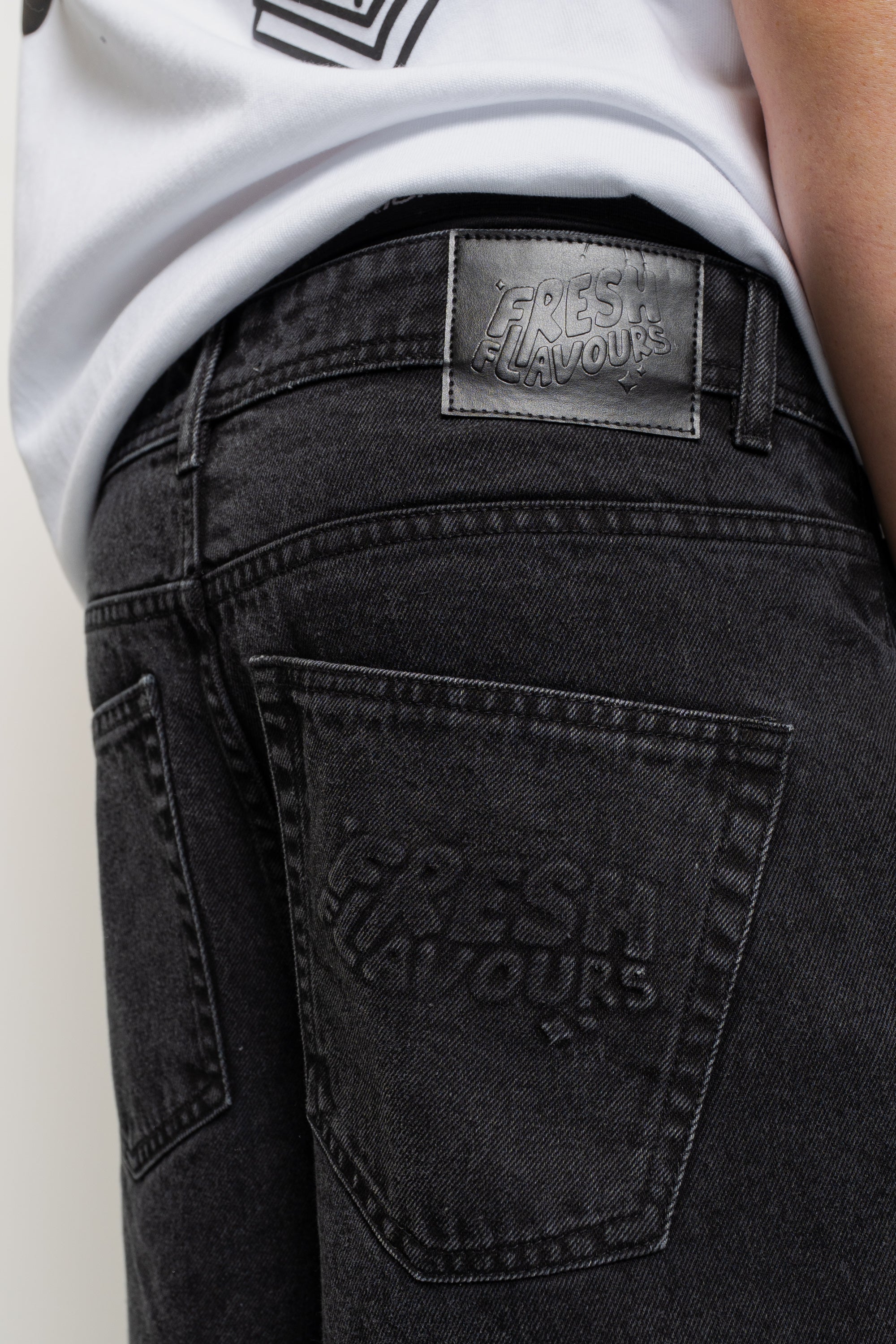 EMBOSSED BLACK DENIM SHORT