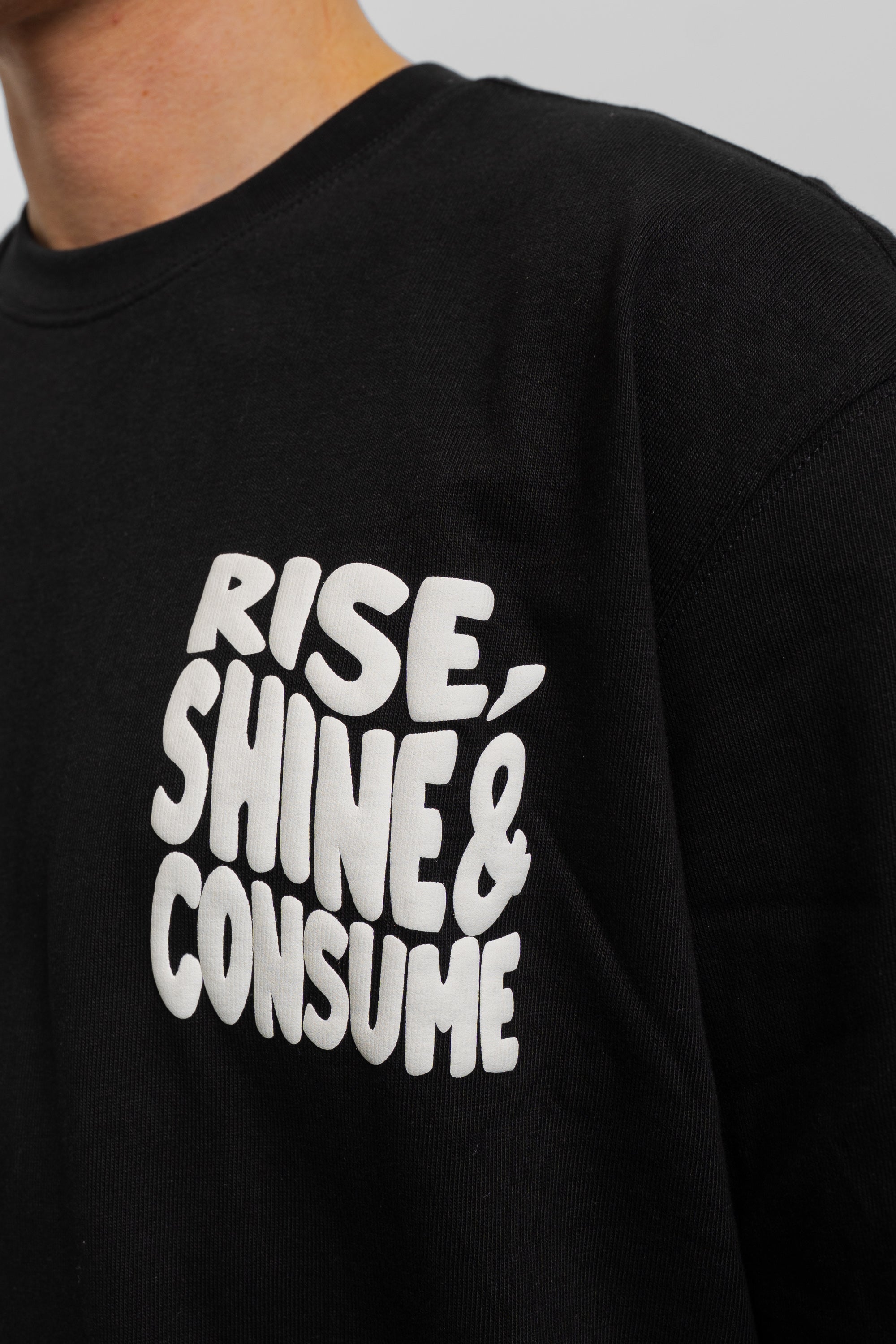 BLACK RISE TEE