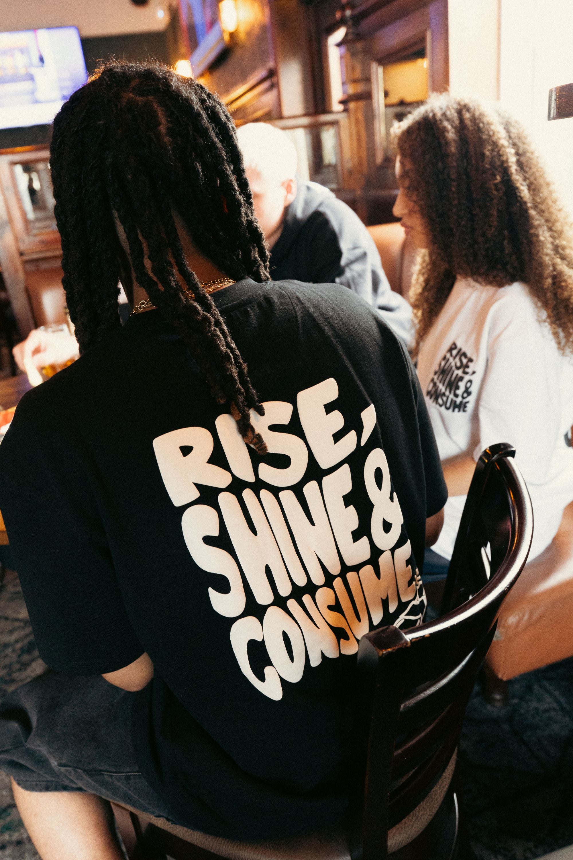 BLACK RISE TEE