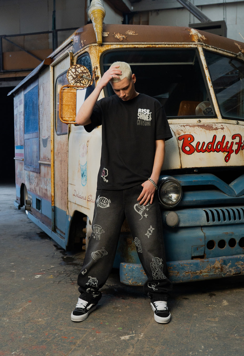 BLACK SMALL GRAFFITI JEAN