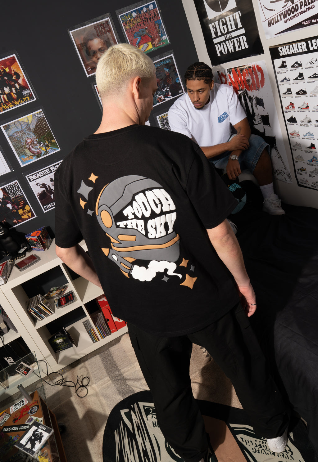 BLACK TOUCH THE SKY TEE