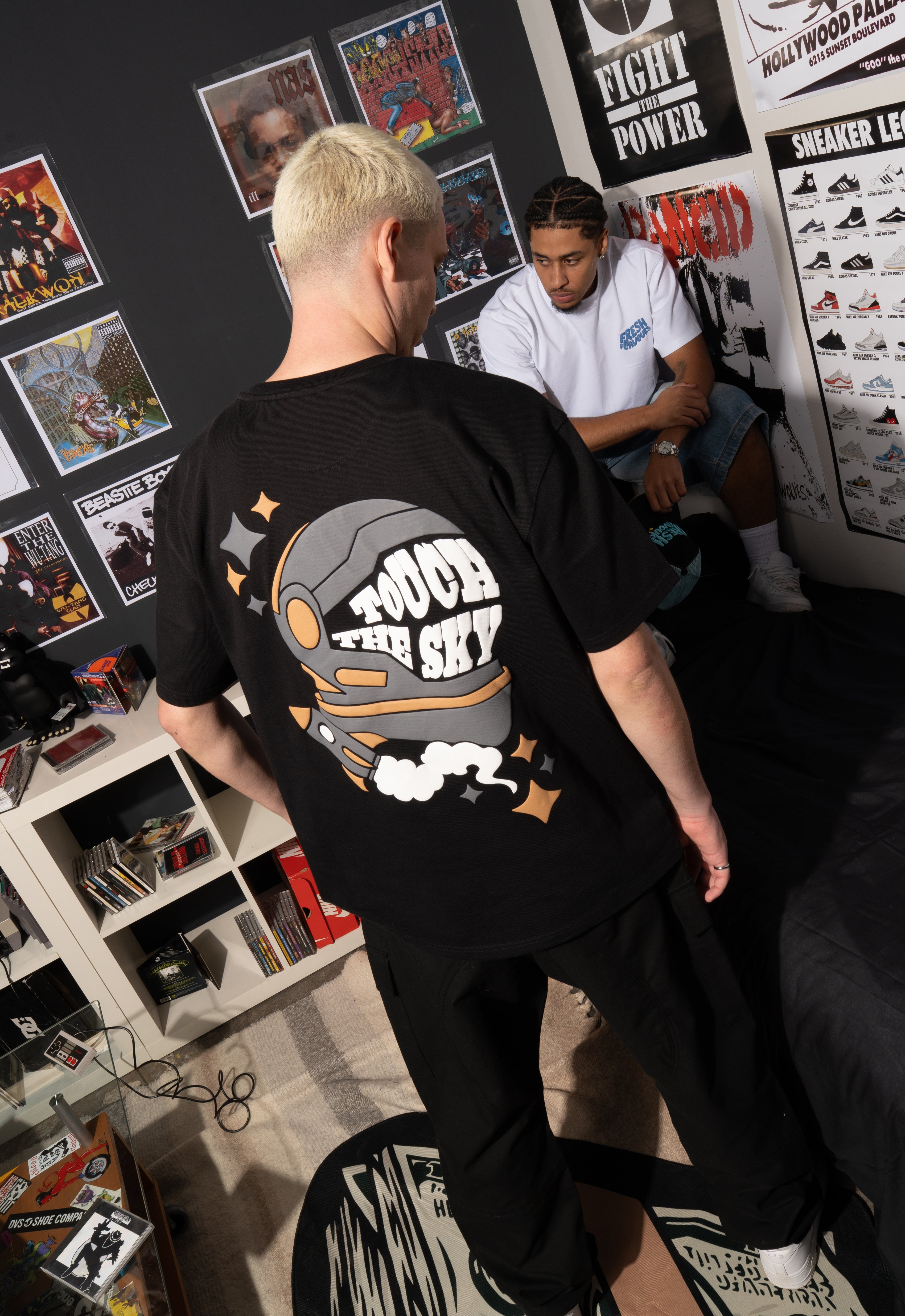 BLACK TOUCH THE SKY TEE